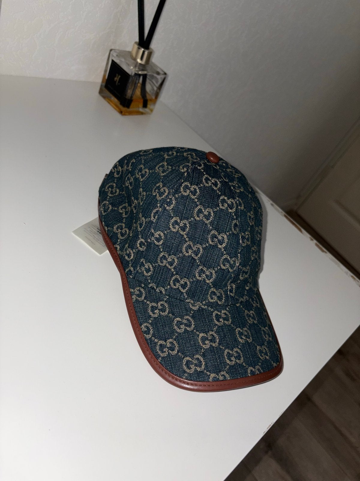 Gucci Pet met GG-monogram en leren details, Ophalen of Verzenden, Nieuw, Pet