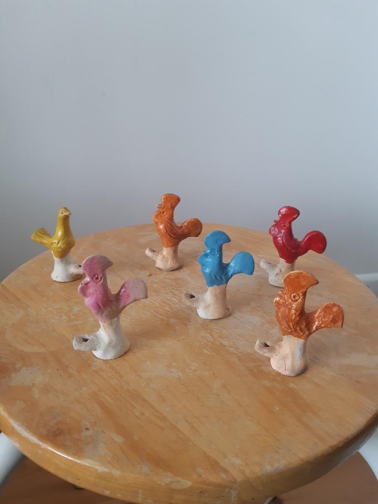 6 keramieke klei fluitjes. Duif en haantjes., Ophalen of Verzenden