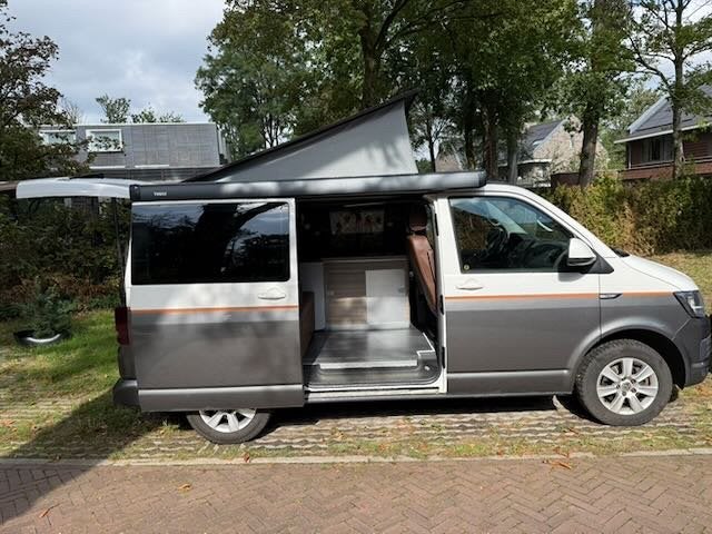 Volkswagen T5 Camper (2016) Automaat - in zeer goede staat!, Caravans en Kamperen, Automaat, Luifel, Airbags, Koelkast