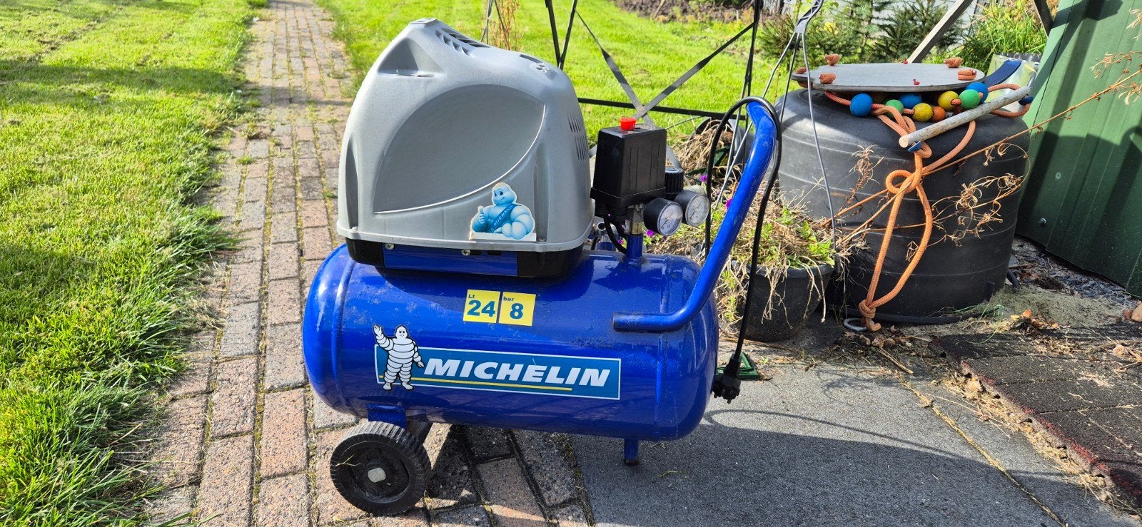 Michelin Compressor 230V - 24 liter - 8 bar, Ophalen, 6 tot 10 bar, Zo goed als nieuw, Minder dan 200 liter/min