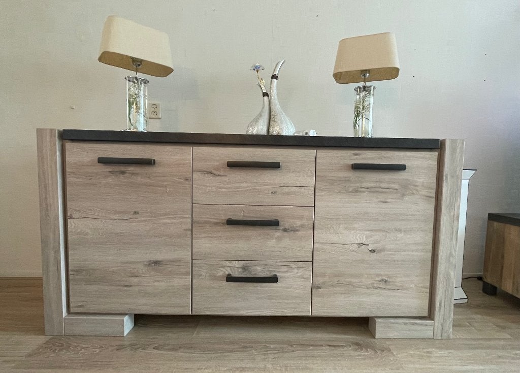 Dressoir, Huis en Inrichting, Kasten | Dressoirs, Ophalen, Met plank(en), 150 tot 200 cm, Zo goed als nieuw