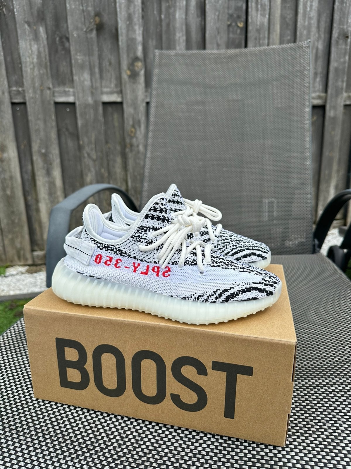 Yeezy 350 V2 “Zebra” 38, Wit, Nieuw, Ophalen of Verzenden, Sneakers of Gympen