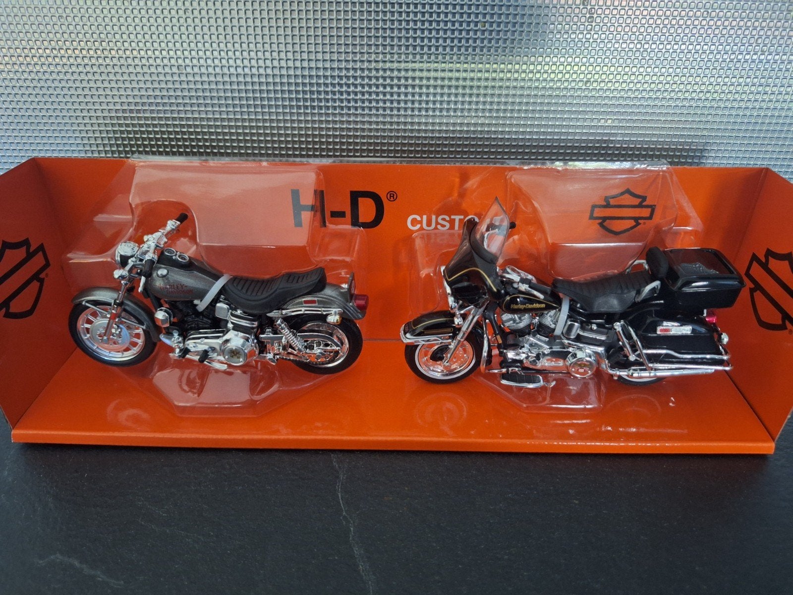 Harley-Davidson Duos 70's Set van 2 
Schaal 1:18, Maisto, Nieuw, Ophalen of Verzenden, Maisto