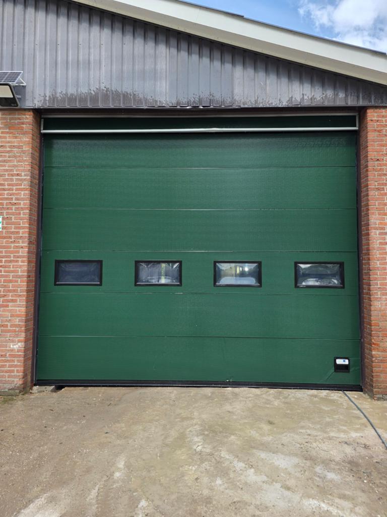Geïsoleerde overheaddeur - loodsdeur 4500x3750 cm, Doe-het-zelf en Verbouw, Deuren en Horren, Ophalen, Kunststof, Gebruikt, Garagedeur