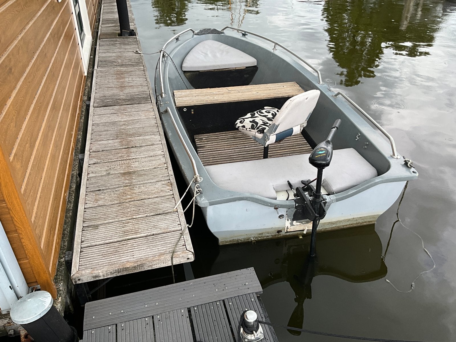 Foto 7 van Polyester bootje, L4 m, B1,5 m, zonder motor.