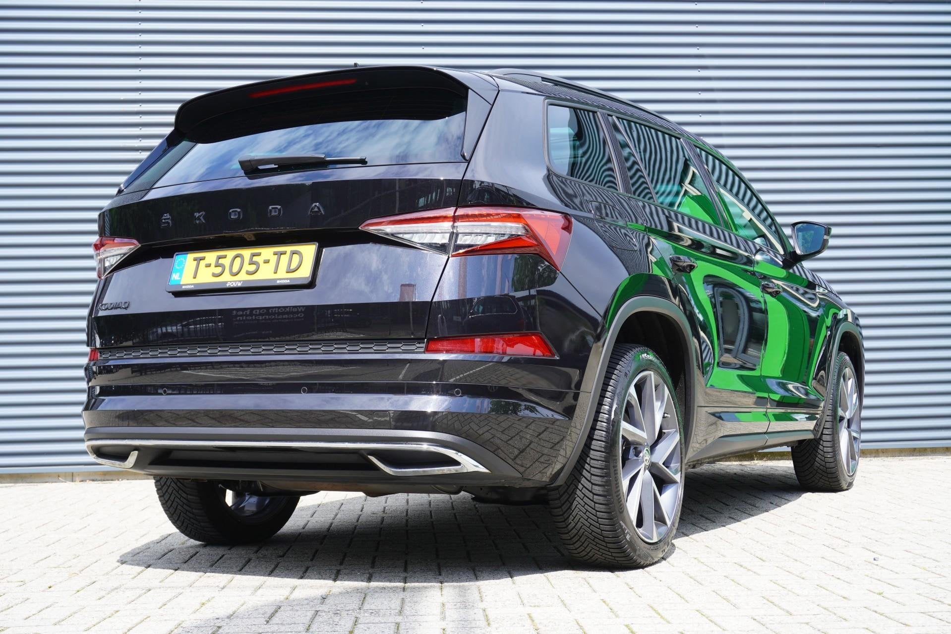 Skoda Kodiaq 1.5 TSI 150pk DSG Sportline Business | Trekhaak, Auto's, 12 maanden, 4 cilinders, Alcantara, Zwart