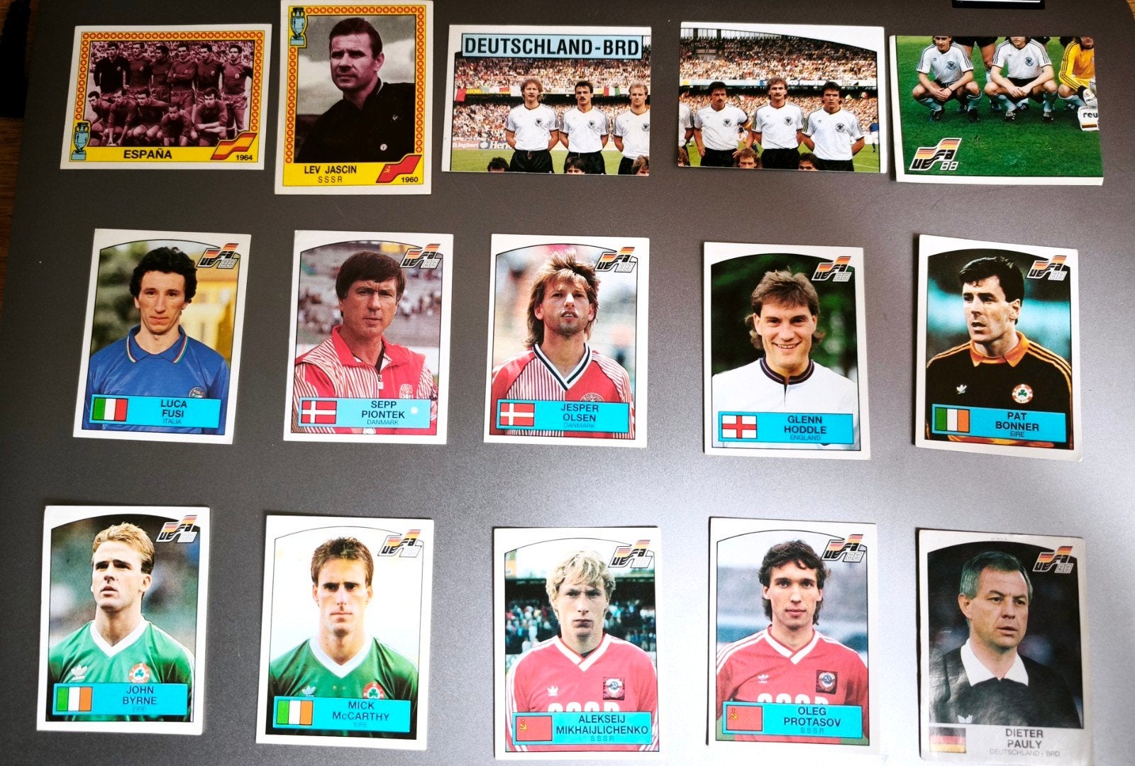 15 Panini Euro 88 Voetbalplaatjes en Stickers A, Ophalen of Verzenden, Meerdere stickers