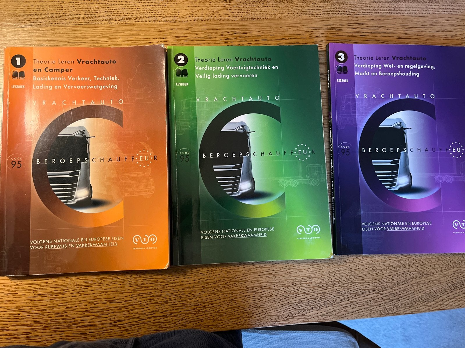 Theorie leren vrachtauto boeken (set van 3), Ophalen of Verzenden, Gelezen, MBO