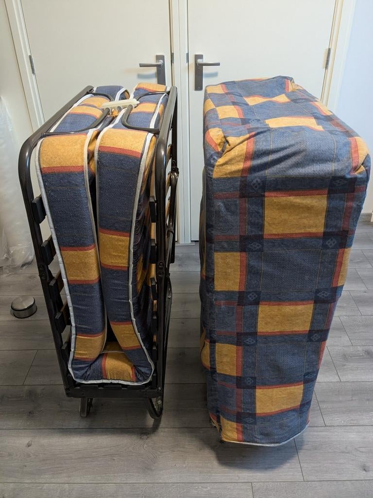 2x logeerbed op wieltjes 1,80m opklapbaar bed stretcher, Ophalen, Gebruikt, 90 cm, Eenpersoons