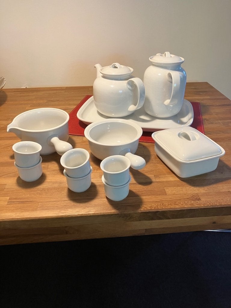 Wit serviesgoed set - theepot, kommen, schalen en meer, Overige merken, Keramiek, Ophalen of Verzenden, Zo goed als nieuw