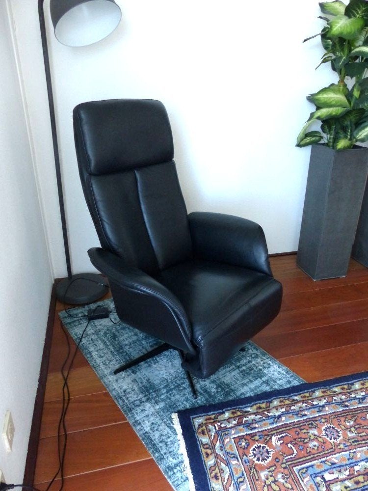 LEDEREN ELEKTRISCHE DRAAI-RELAX-FAUTEUIL, Huis en Inrichting, Fauteuils, Ophalen, Zo goed als nieuw, Past in de meeste interieurs
