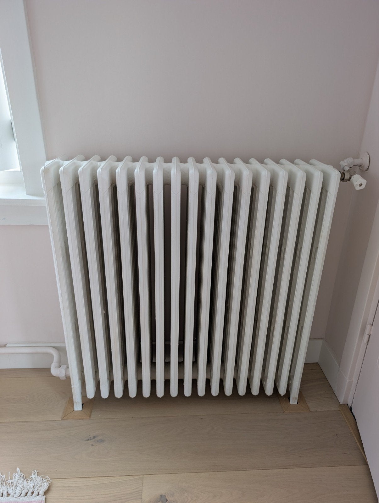 Antieke gietijzeren radiator uit 1927 - meerdere beschikbaar, Doe-het-zelf en Verbouw, Verwarming en Radiatoren, Ophalen, Gebruikt