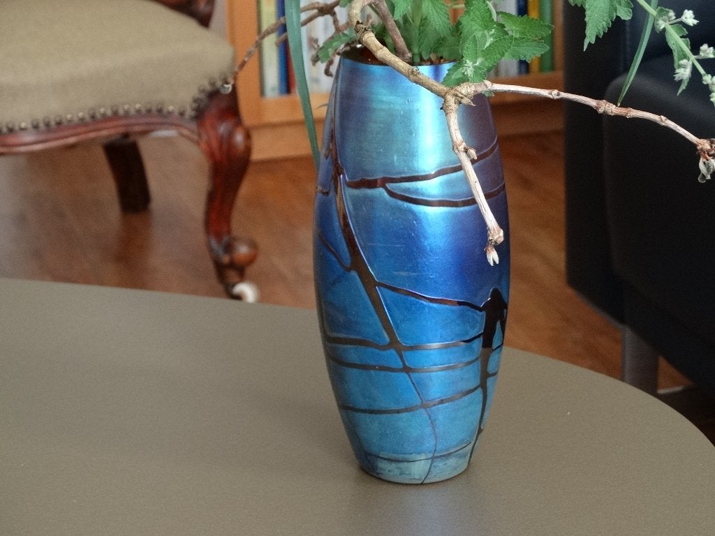 Dikwandige iriserende vaas gesigneerd, blauw luster kristal, Antiek en Kunst, Ophalen of Verzenden