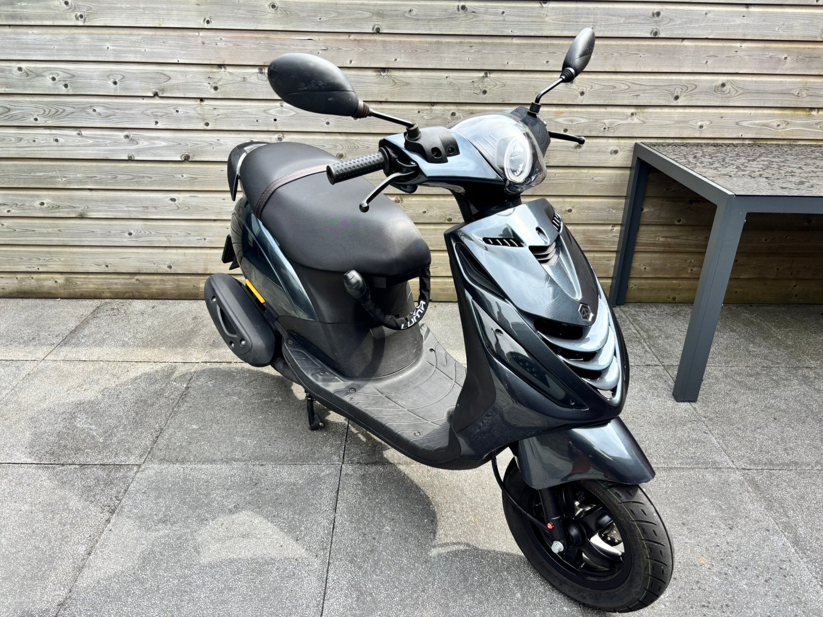 Piaggio Zip 50 i-get 2022 | 3.276 km | Bromkenteken, Fietsen en Brommers, Scooters | Piaggio, Ophalen, Zo goed als nieuw, Benzine