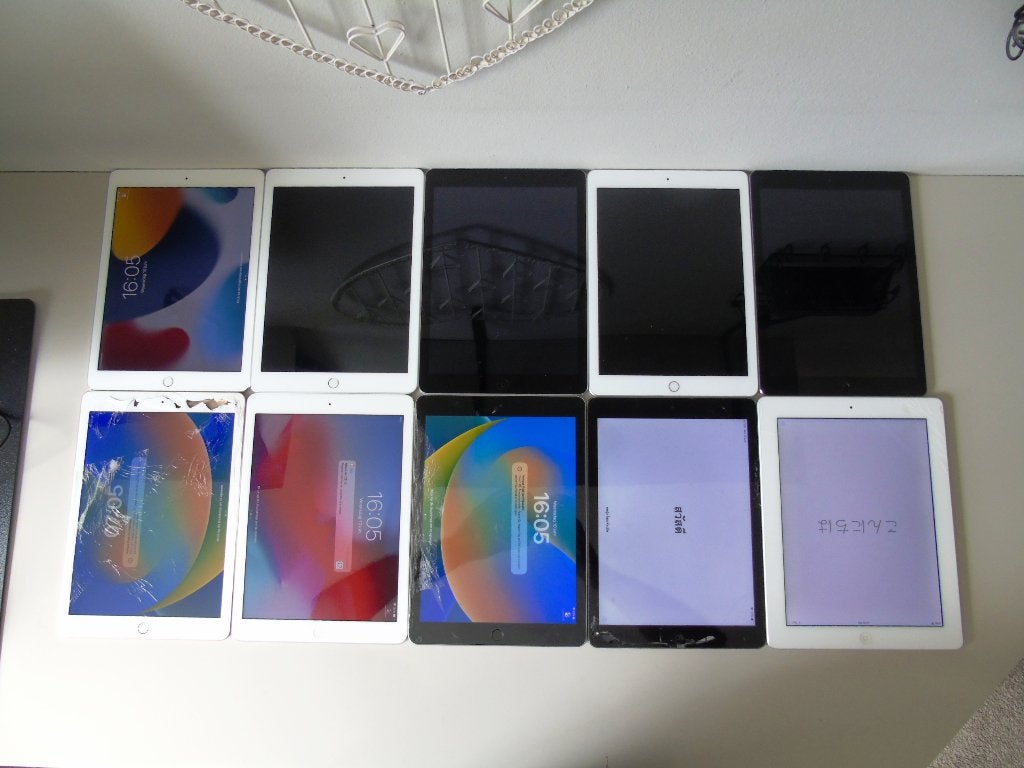 10 X APPLE IPADS VOOR ONDERDELEN 2012-2018, 10 inch, Verzenden, Apple iPad Air, Niet werkend
