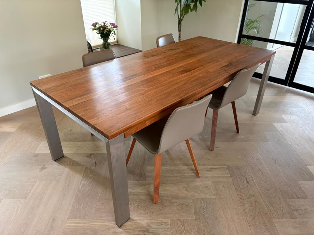 Tafel Bert Plantagie 220 x 100cm Amerikaans noten/ RVS poten, Ophalen, Overige materialen, 200 cm of meer, 50 tot 100 cm
