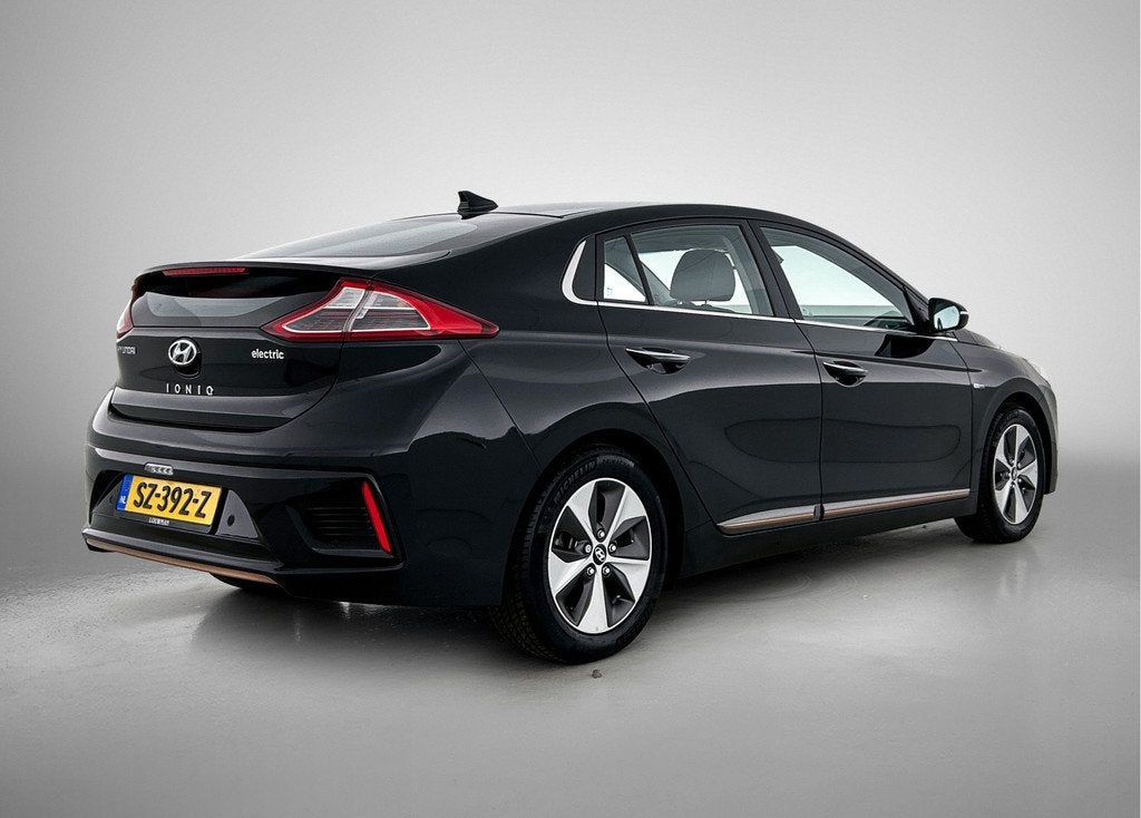 Hyundai IONIQ Premium EV | SOH 87,7% | Leder | Origineel NL!, Auto's, Hyundai, 12 maanden, Zwart, Adaptive Cruise Control, Zwart
