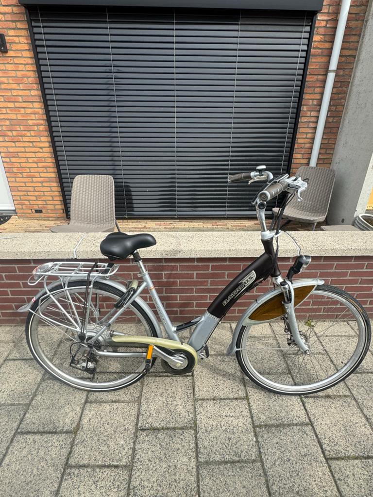 Batavus Padova Easy Damesfiets - Scherm defect, Fietsen en Brommers, Ophalen of Verzenden, Zo goed als nieuw, Minder dan 30 km per accu