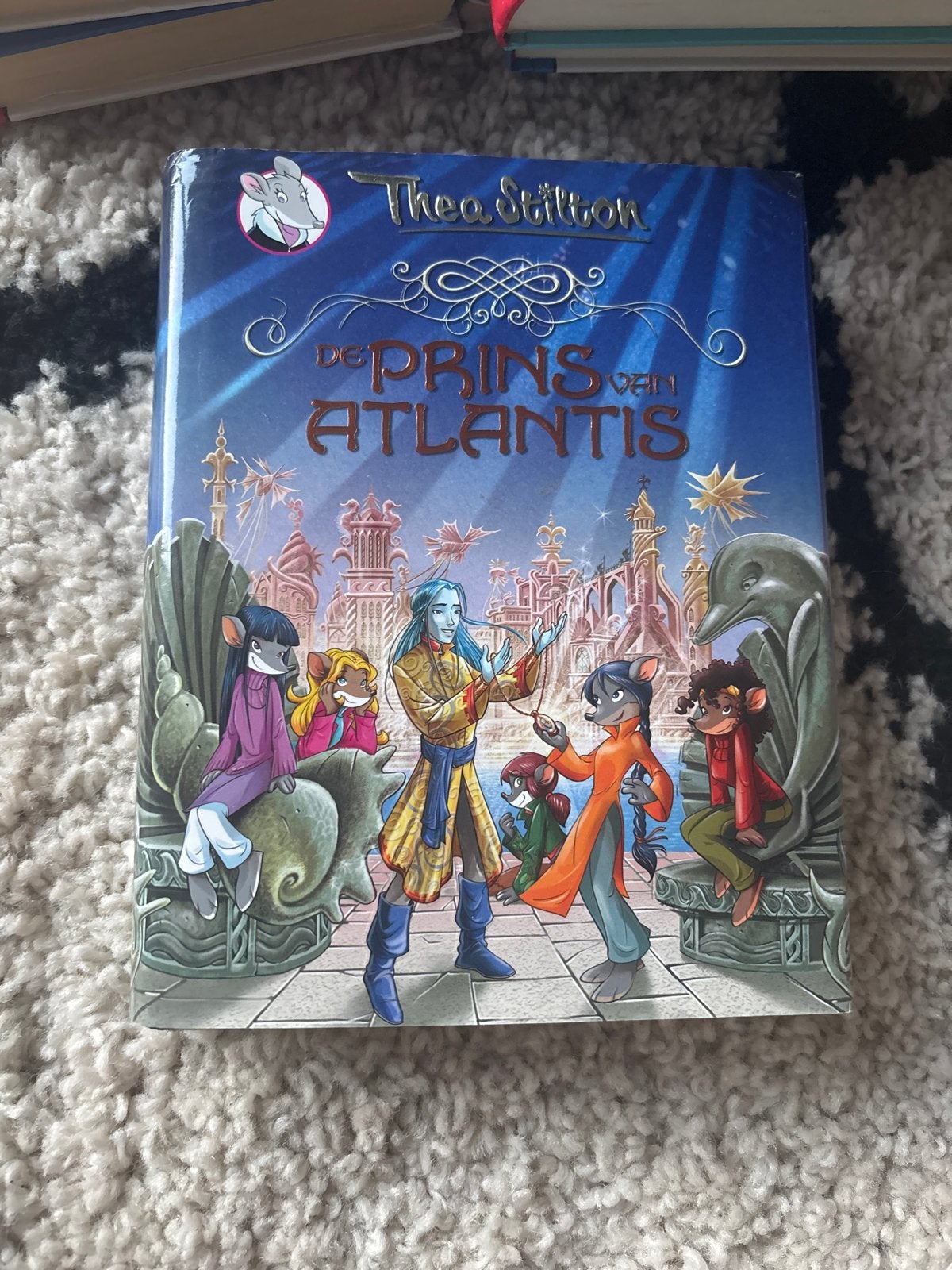 Thea Stilton: De Prins van Atlantis - Avontuurlijk kinderboe, Boeken, Ophalen of Verzenden, Zo goed als nieuw, Fictie