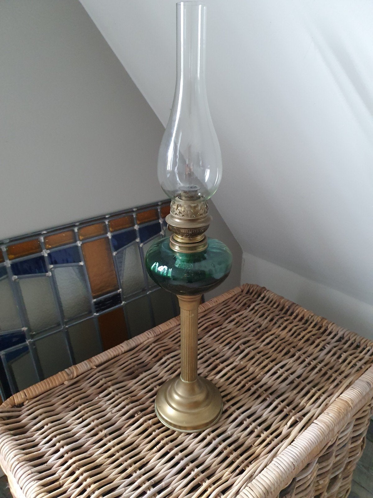 Antieke olielamp met blauwe glazen reservoir, Antiek en Kunst, Ophalen of Verzenden