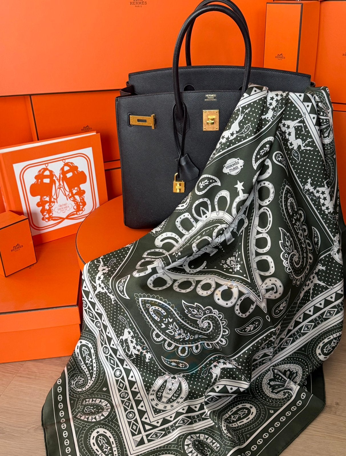 Hermes Cheval de Coeur Bandana sjaal 100 procent zijde 90/90, Ophalen of Verzenden, Nieuw, Maat 42/44 (L), Sjaal