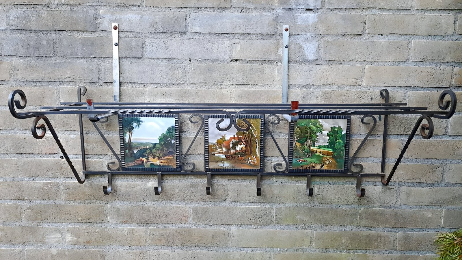 Antieke/Vintage smeedijzeren wandkapstok schilderij tegels, Antiek en Kunst, Antiek | Wandborden en Tegels, Ophalen