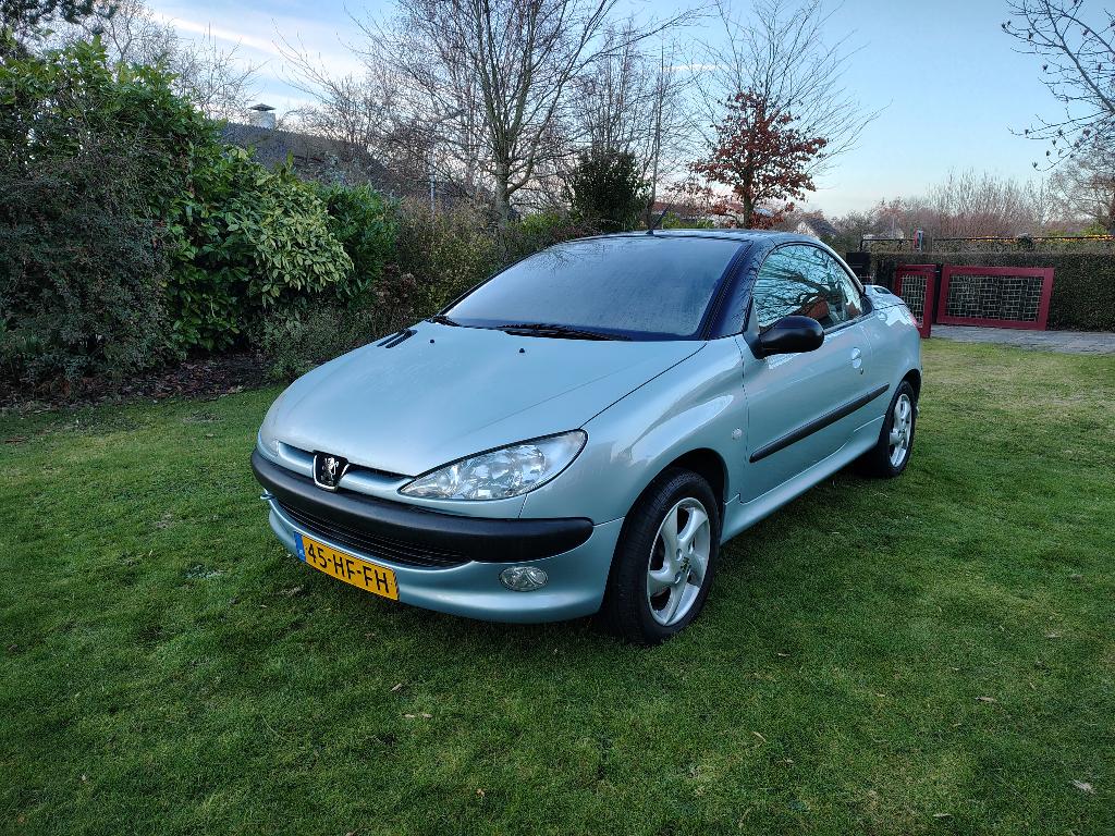 Peugeot 206 1.6 16V CC AUT 2001 Grijs, Auto's, Stof, 4 cilinders, Cabriolet, 4 stoelen