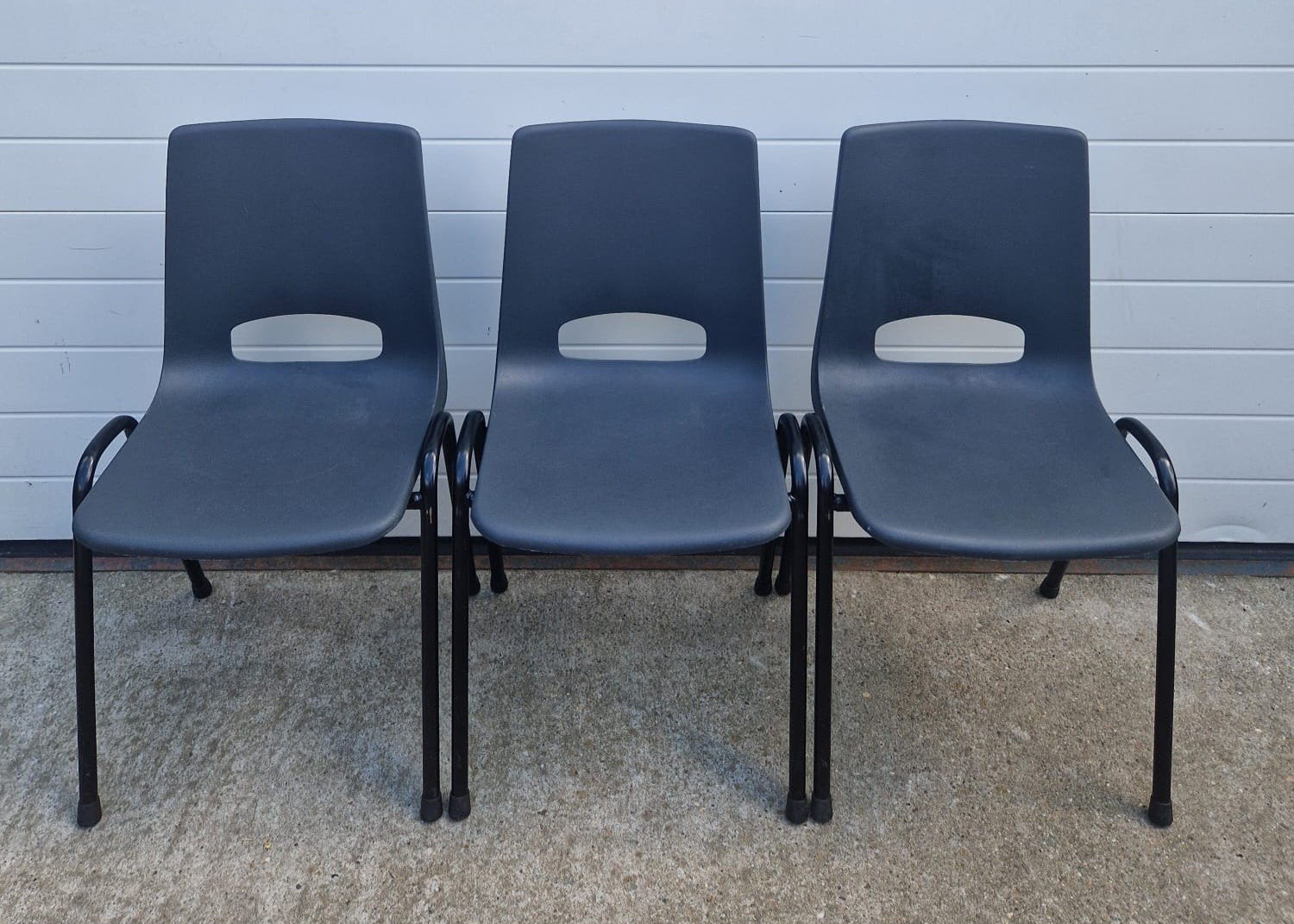 28 x kunststof kuipstoelen kantine horeca stoelen cafe, Huis en Inrichting, Stoelen, Zo goed als nieuw, Vijf, Zes of meer stoelen