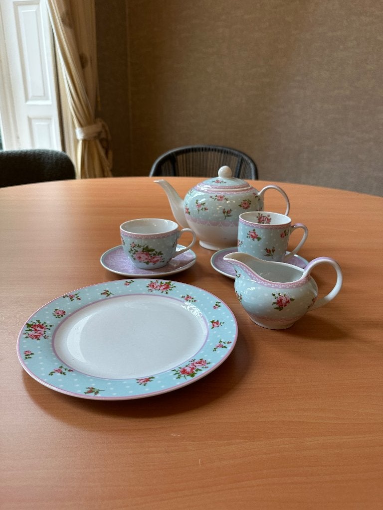 High tea servies, Huis en Inrichting, Keuken | Servies, Ophalen, Zo goed als nieuw, Overige stijlen, Kop(pen) en/of Schotel(s)