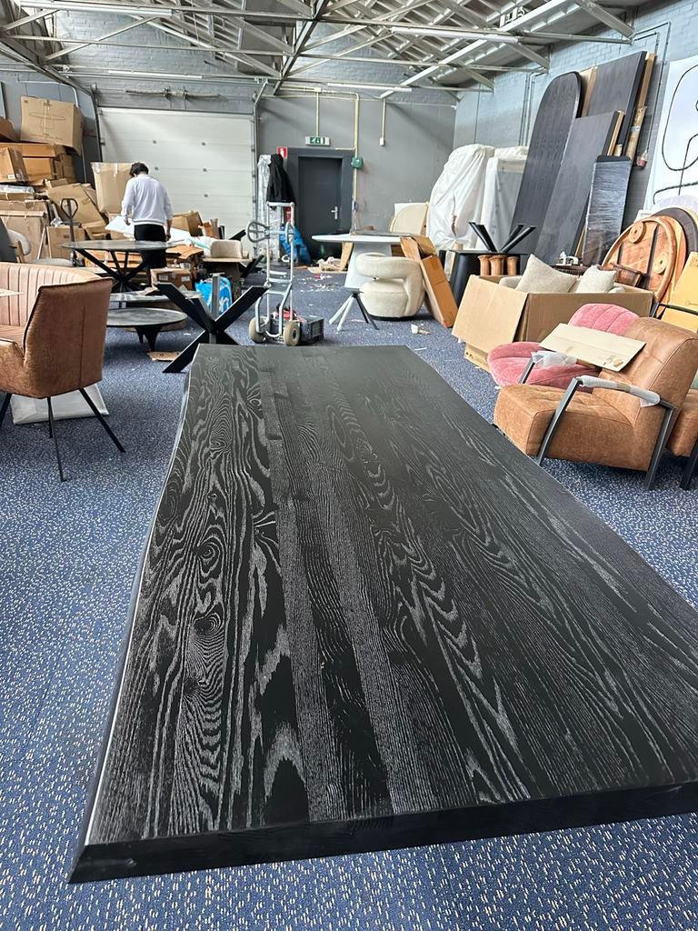 Chique zwart boomstamtafel van eikenhout NIEUW IN DOOS, 100 tot 150 cm, Industrieel, modern of landelijk interieur., Eikenhout