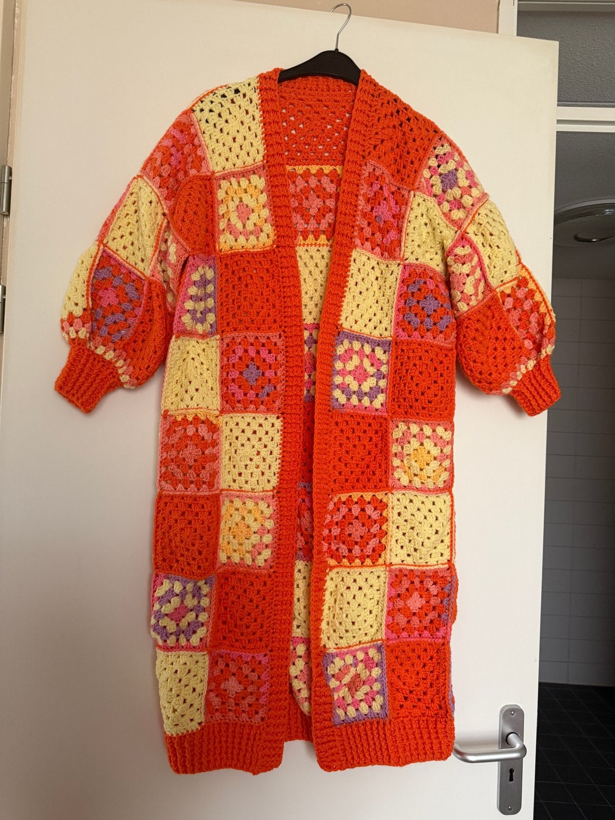 Gehaakt vest met granny squares - Oranje, geel, roze, Ophalen of Verzenden, Nieuw, Maat 38/40 (M), Oranje