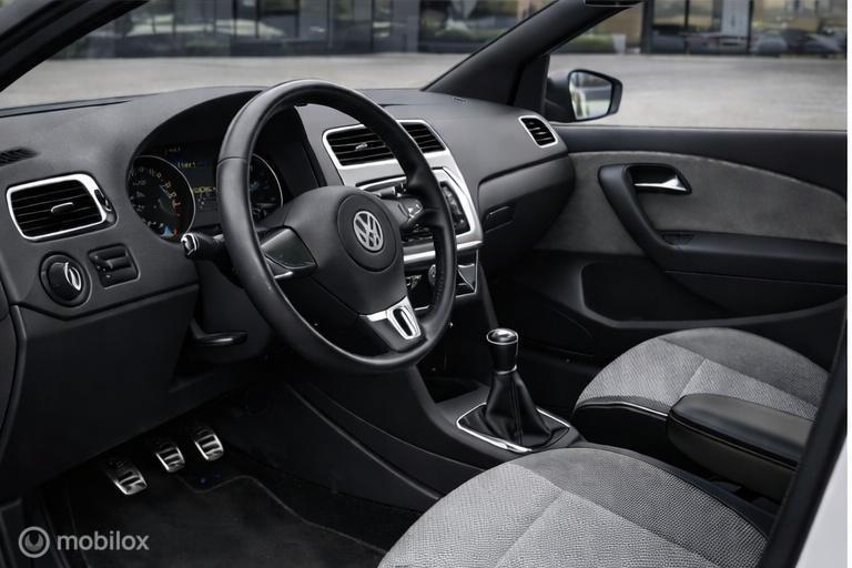 Volkswagen Polo 1.2 TSI Cross CarPlay PDC Stoelverwarming, Euro 5, Zwart, Wit, Handgeschakeld