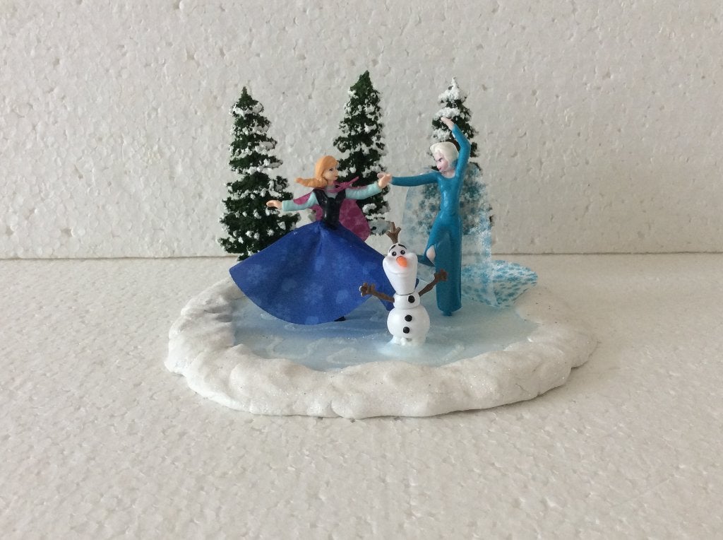 Disney Frozen - beeldjes - vijver kerstdorp, Verzamelen, Ophalen of Verzenden, Overige figuren, Zo goed als nieuw, Beeldje of Figuurtje