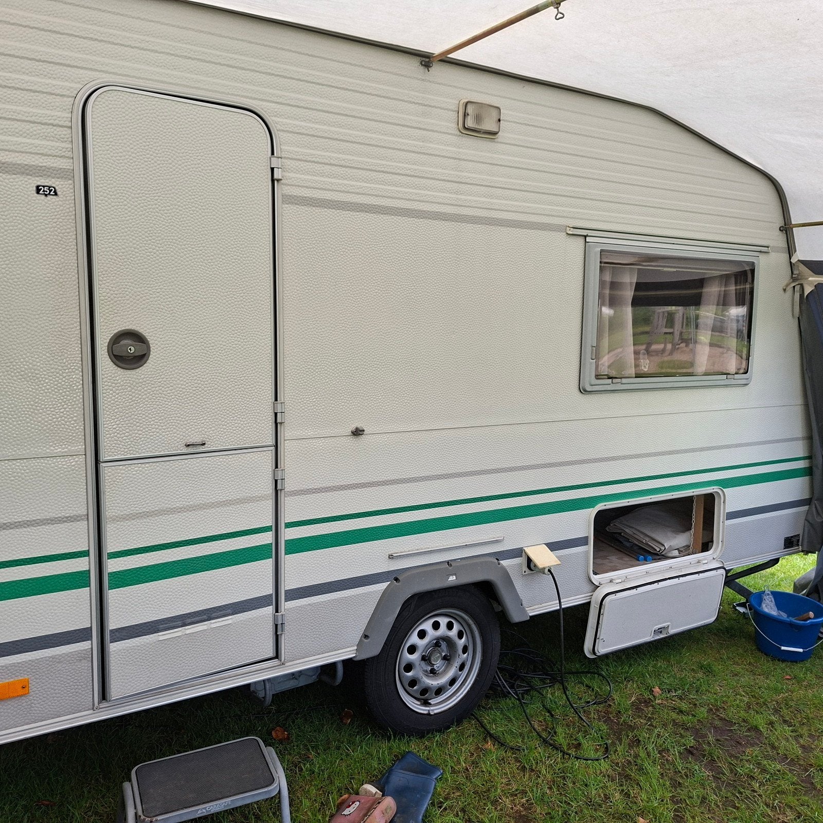 Eifelland caravan inclusief voortent en luifel en uitbouw/op, Caravans en Kamperen, Caravans, Luifel, 750 - 1000 kg, 4 tot 5 meter