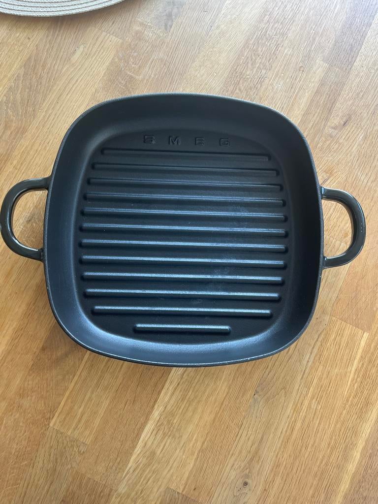 Smeg Grillpan Zwart - Gietijzeren Grillplaat 26 CM, Huis en Inrichting, Keuken | Potten en Pannen, Ophalen of Verzenden, Zo goed als nieuw