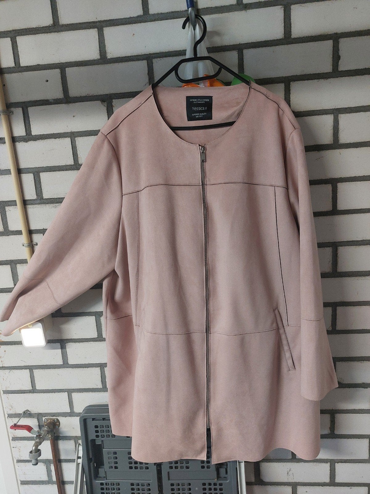 nieuw roze suède jas maat 54 / 56, Kleding | Dames, Ophalen of Verzenden, Nieuw, Zwart, Jas of Mantel