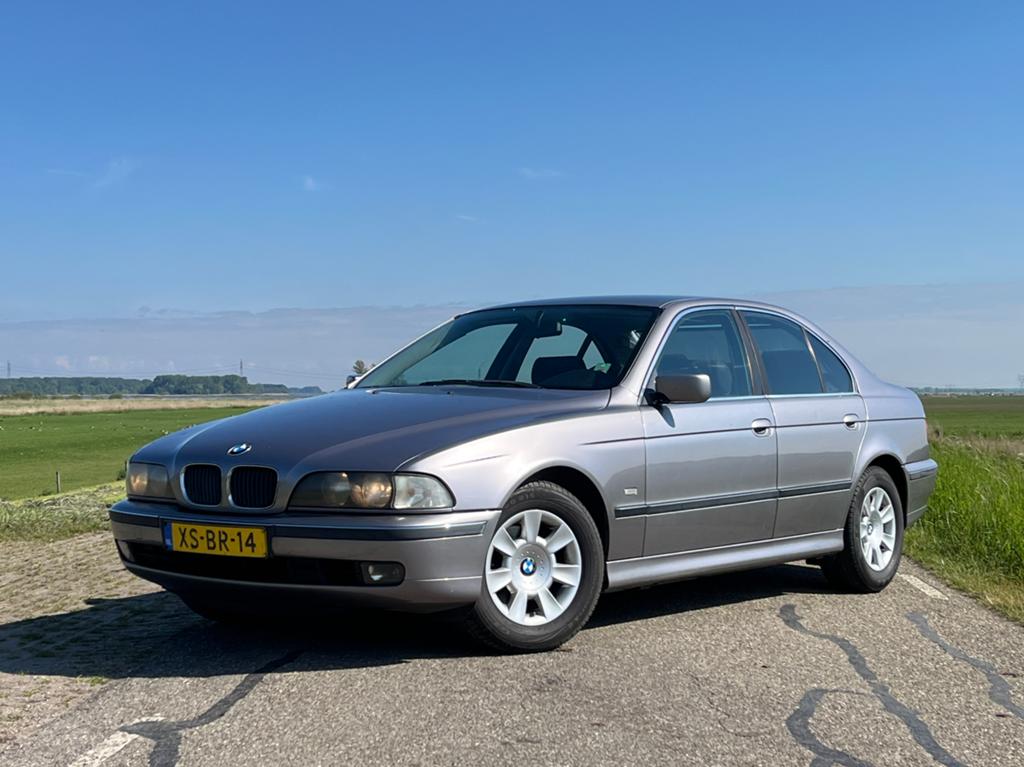 BMW 5-Serie 2.0 I 520 handgeschakeld | Trekhaak | Carplay |, Auto's, BMW, 1445 kg, Handgeschakeld, Particulier, 1600 kg