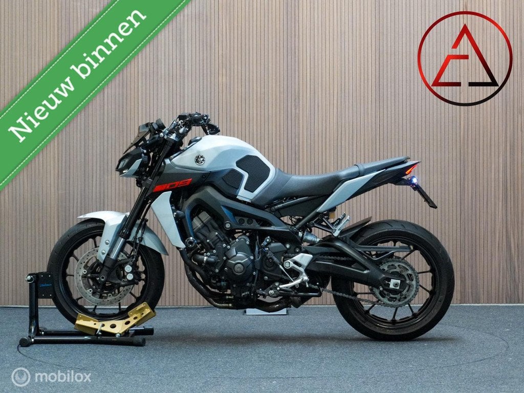 Yamaha MT-09 2018 | Quickshifter + BlackWidow | 8.838km, Info@yamaha.nl, Christiaan huygensweg 32D, Bedrijf, Meer dan 35 kW