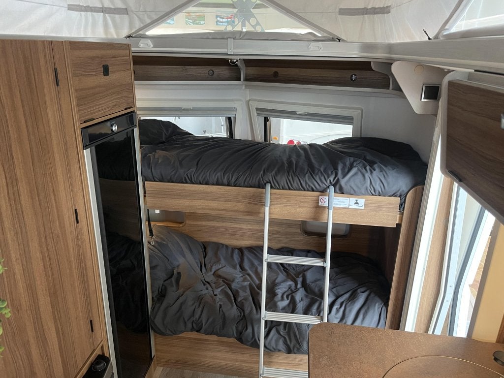 Eriba Touring 560 Stapelbed, Caravans en Kamperen, Caravans, Standaardzit, Bedrijf, 4 tot 5 meter, Eriba