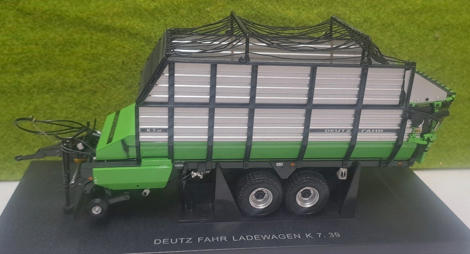 Deutz Fahr Ladewagen K 7.39 1/32 Universal Hobbies Model, Ophalen of Verzenden, Zo goed als nieuw, Overige merken