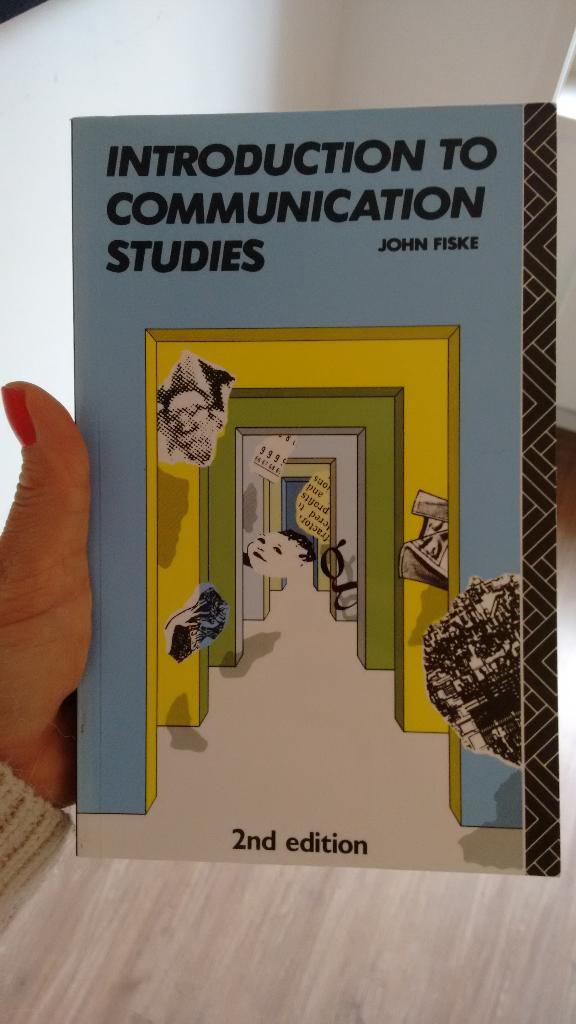 Introduction to communication studies, Boeken, Studieboeken en Cursussen, Ophalen of Verzenden, Beta, Gelezen, WO