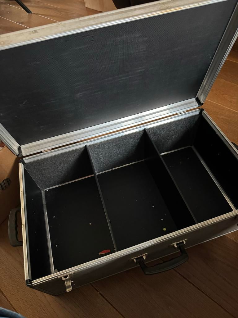 Aluminium koffer voor vinyl singles met slot en handvat, Ophalen, Gebruikt, 50 tot 60 cm, Slot
