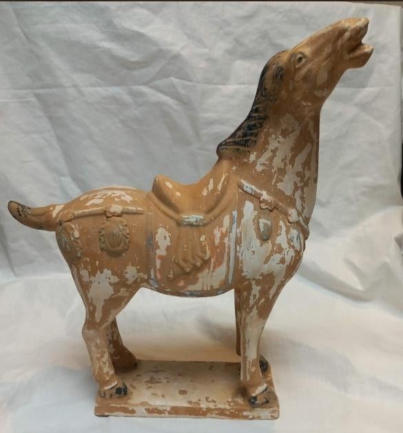 Chinees terracotta 'Tang-stijl' springpaard, Antiek en Kunst, Ophalen of Verzenden