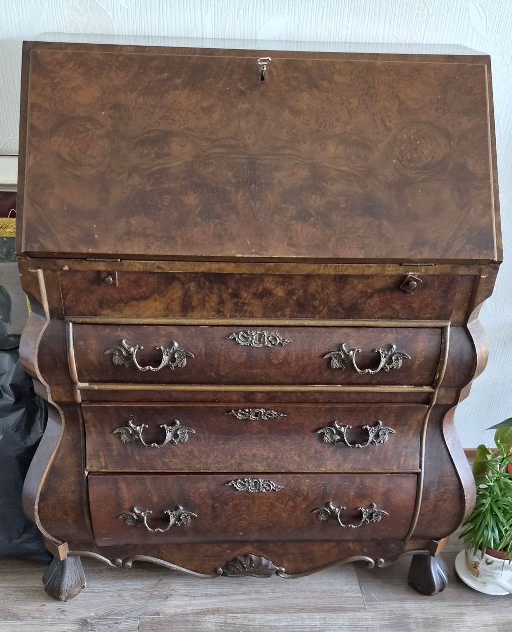 Antieke wortelnoten secretaire/bureau bombé, Antiek en Kunst, Ophalen