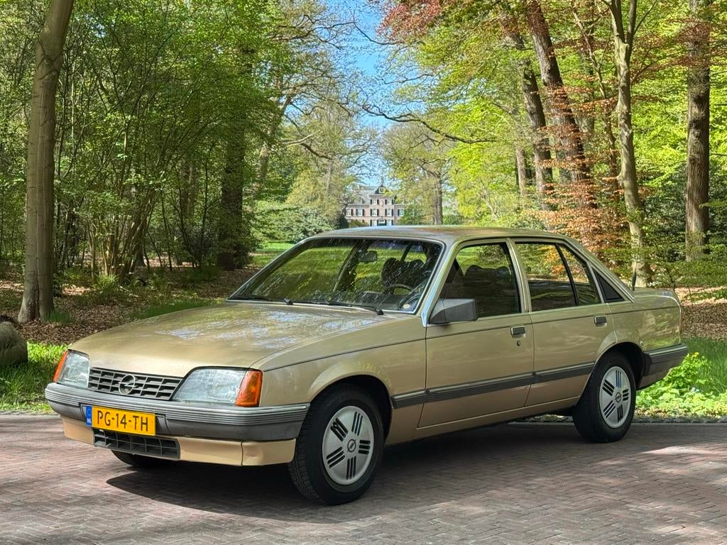 Opel Rekord 2.0 S OLDTIMER 1986 WEGENBELASTING VRIJ, 1250 kg, Overige modellen, 4 cilinders, 1108 kg