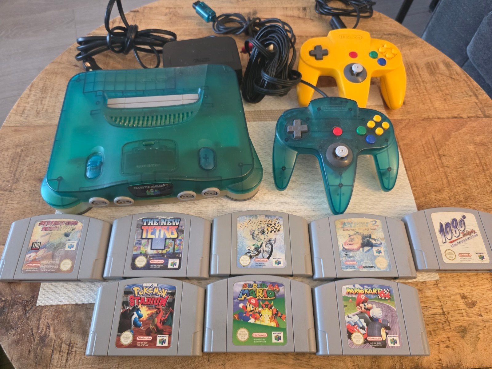 N64 Ice Blue Clear met 8 spellen en 2 controllers, Ophalen of Verzenden, Gebruikt, Met 2 controllers, Met games