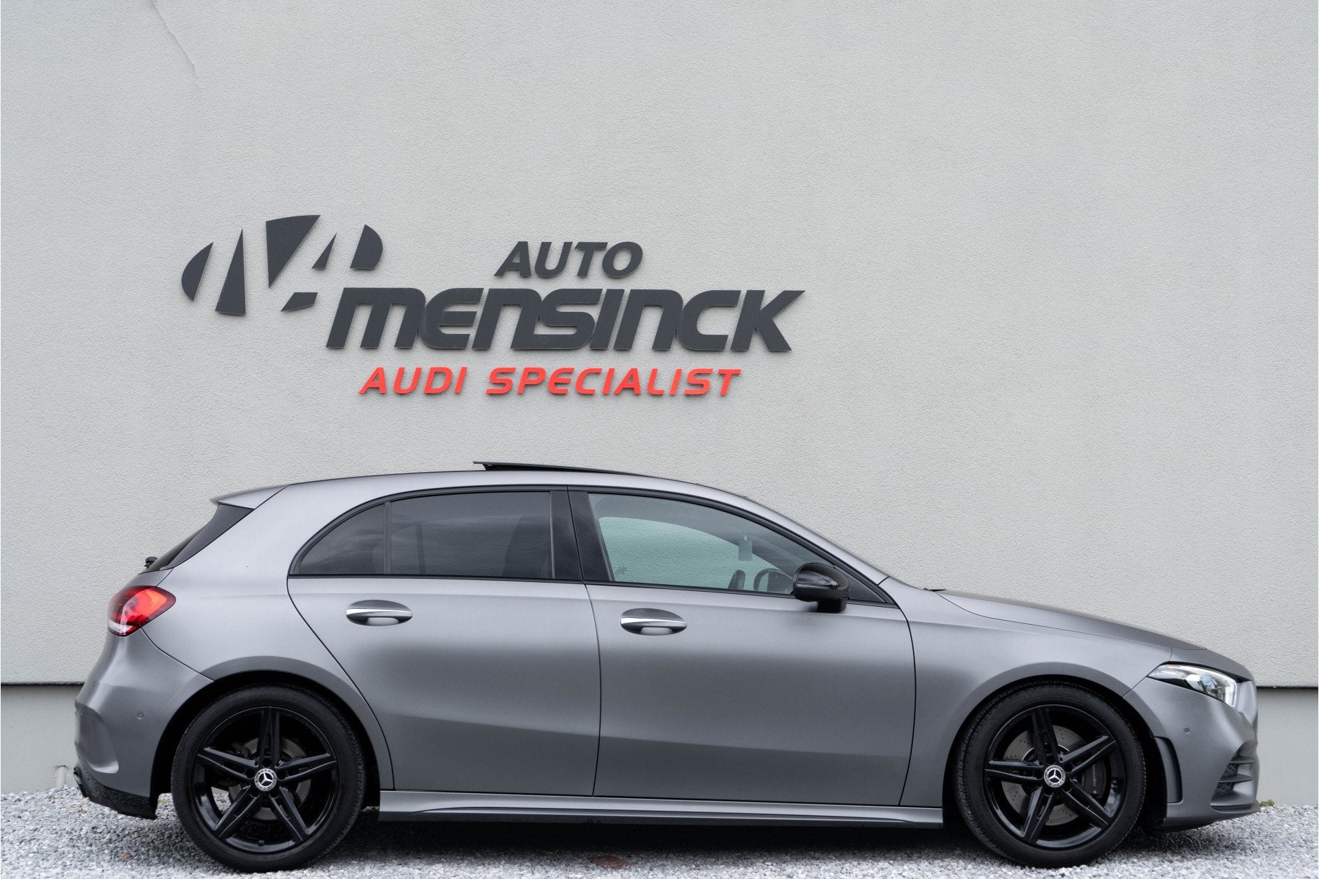 Mercedes-Benz A-Klasse 250 Premium Plus AMG-Line / Virtual C, Gebruikt, 4 cilinders, Leder, 1600 kg