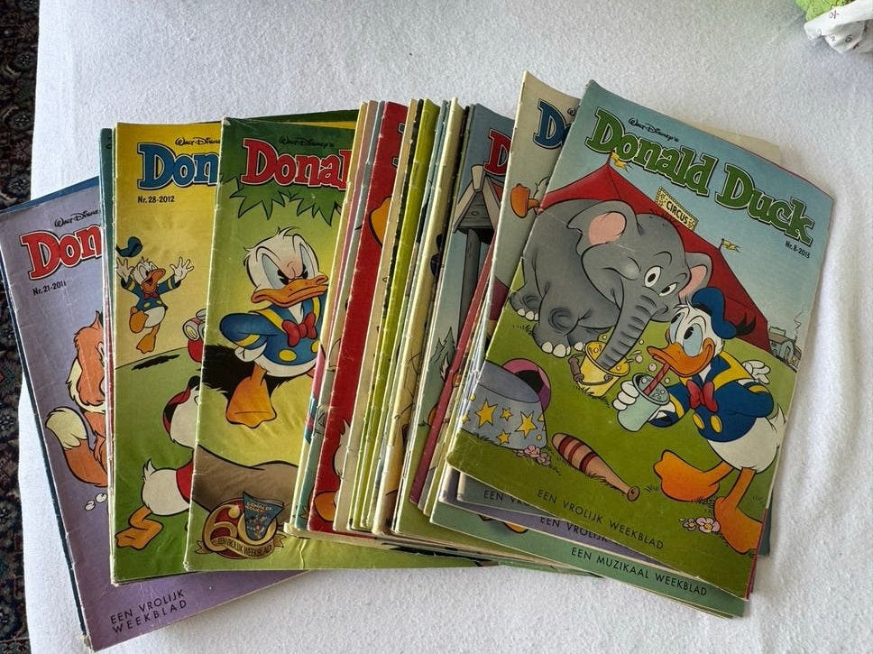 Donald Duck strips - Een vrolijk weekblad 33 stuks, Meerdere stripboeken, Ophalen of Verzenden, Gelezen
