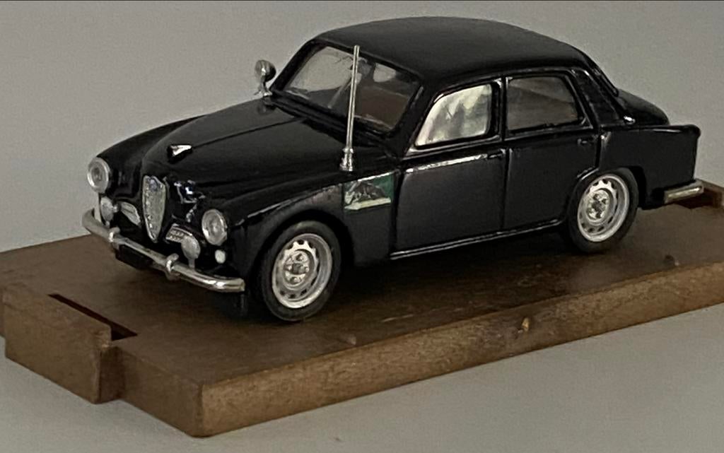 Alfa Romeo Polizia 1:43 Modelauto - Zwart, Hobby en Vrije tijd, Modelauto's | 1:43, Ophalen of Verzenden, Zo goed als nieuw, Auto