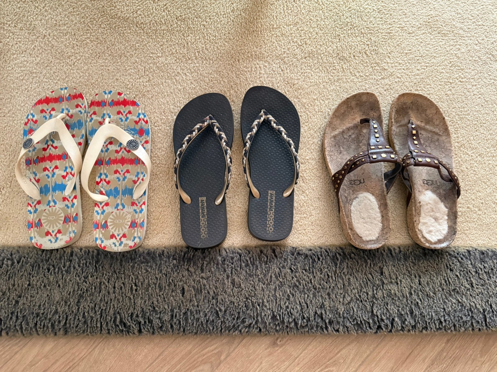 Slippers maat 36/37 Merk Ugg . Als Nieuw. 3 paar, Slippers, Overige kleuren, Ophalen of Verzenden, Zo goed als nieuw